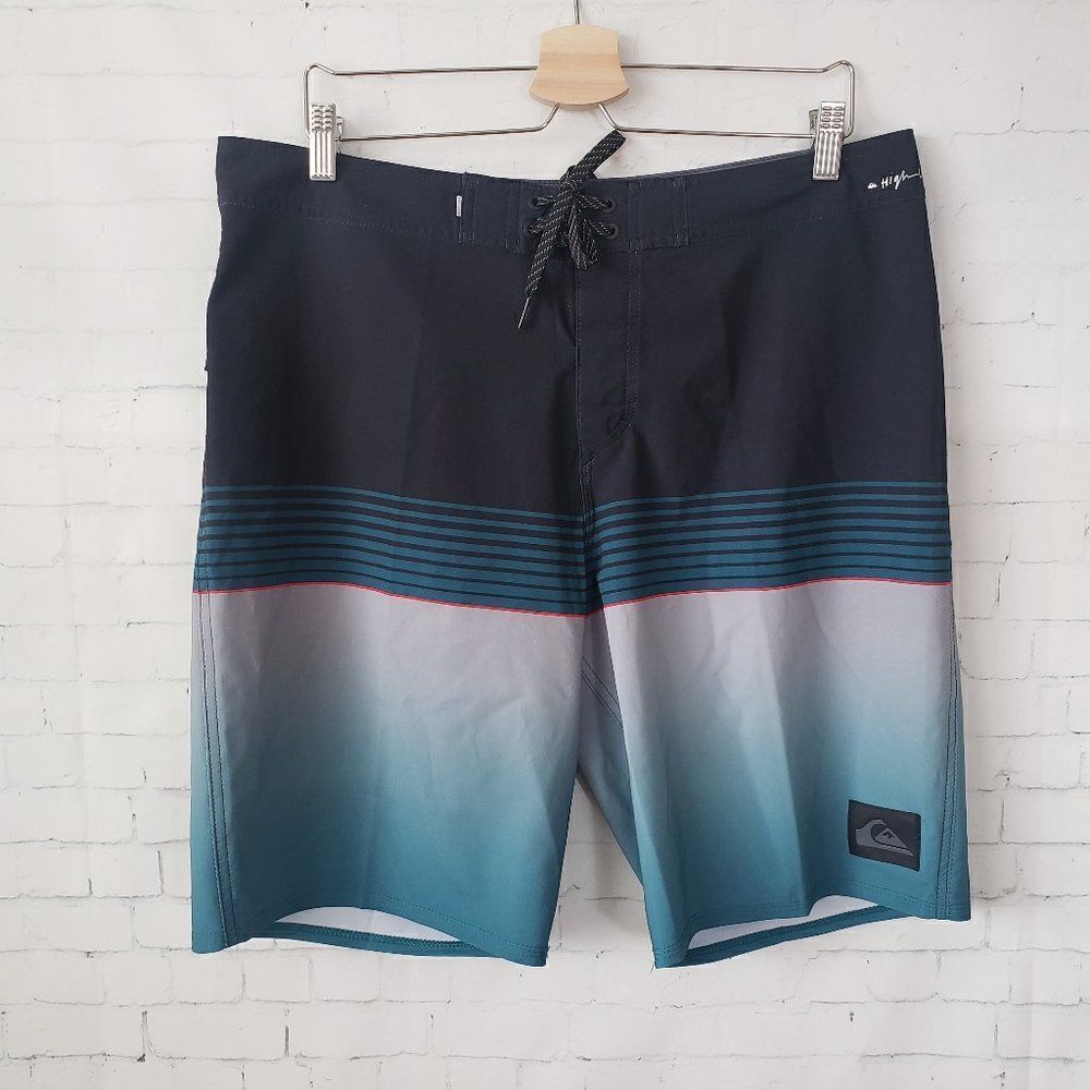 Quiksilver Highline Boardshorts Mens Size 34 Waist Blue Colorblock Surfer 9 Inch